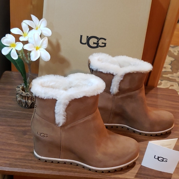 ugg seyline wedge boot